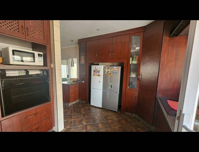 3 BEDROOM TOWNHOUSE FOR SALE IN ANNLIN